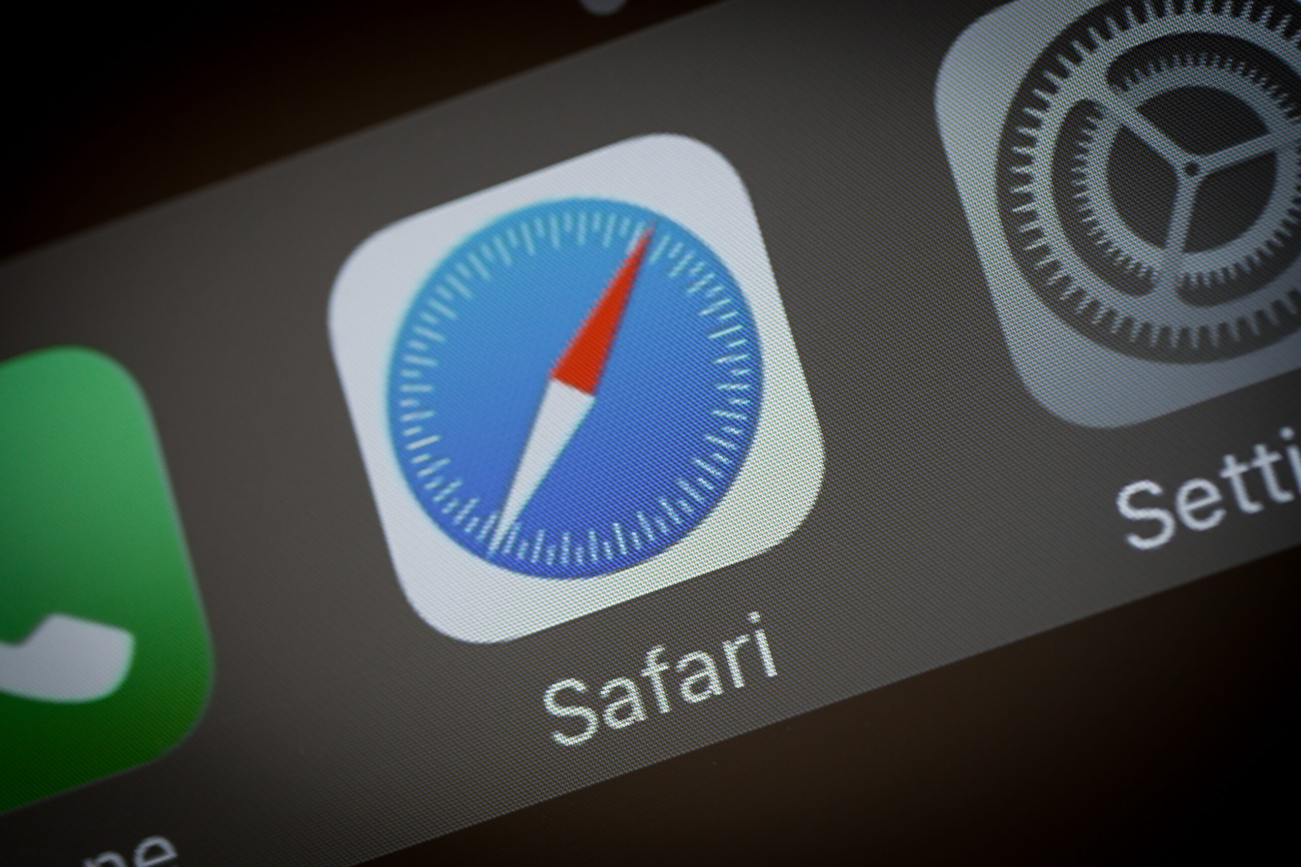 Problem Apple z bezpieczeństwem Safari – możliwy wyciek danych z kont Google
