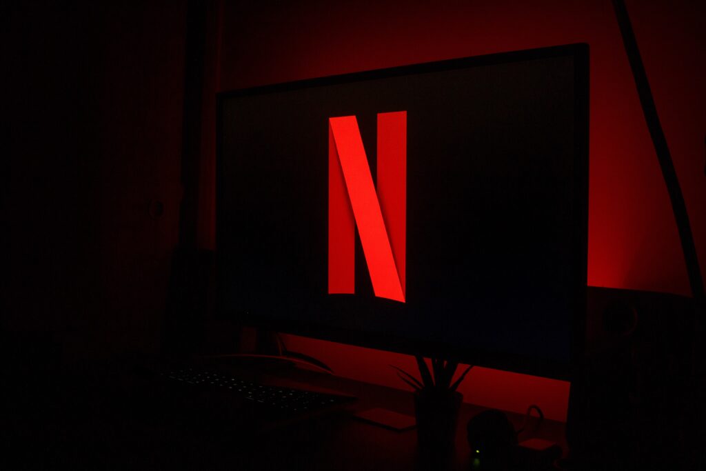 Koniec z udostępnianiem hasła na Netflixie - będzie plan z reklamami